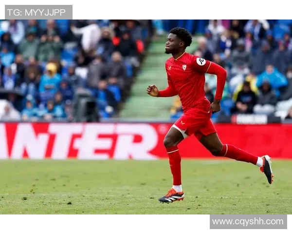 塞维利亚主帅宣布将在夏季转会窗口寻找中场新援，球队未来发展引发期待